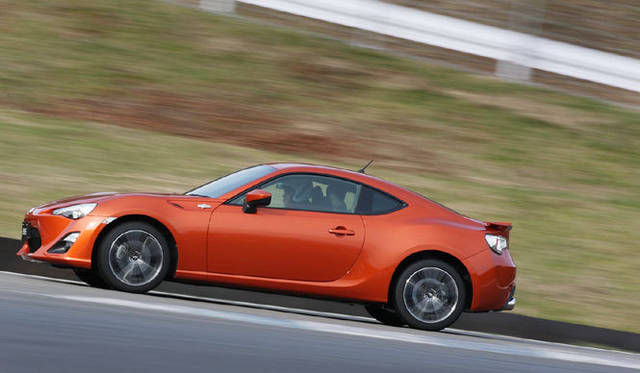 <strong>TOYOTA 86｜トヨタ 86</strong>