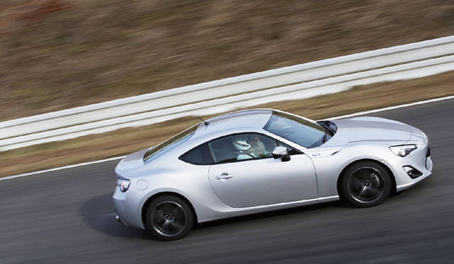 <strong>TOYOTA 86｜トヨタ 86</strong>