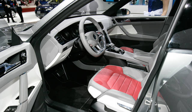 <strong>Volkswagen CROSS COUPE｜フォルクスワーゲン クロス クーペ</strong>