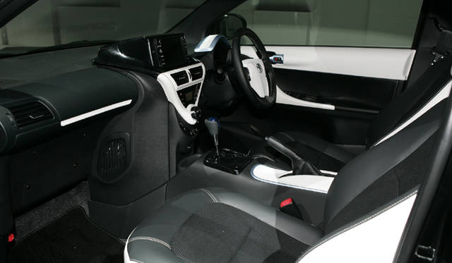 <strong>TOYOTA PRIUS Plug-in Hybrid｜トヨタ プリウス プラグイン ハイブリッド</strong>　