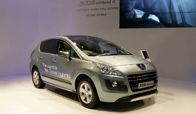 <strong>PEUGEOT 3008 HYbrid4｜プジョー 3008 ハイブリッド4</strong>