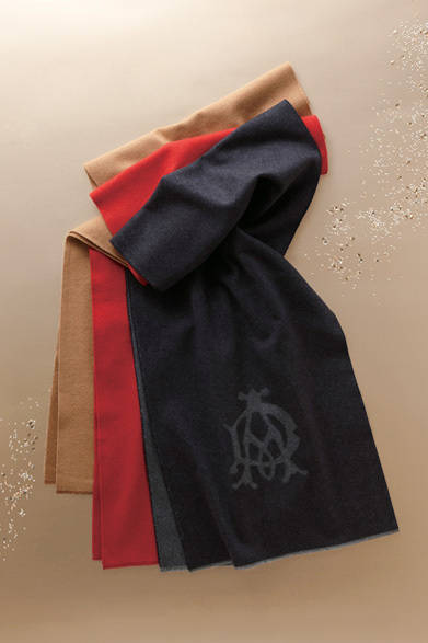 　「Luxury Xmas for men」　<strong>Dunhill</strong> マフラー各3万8850円（阪急MEN’S TOKYO 3階）