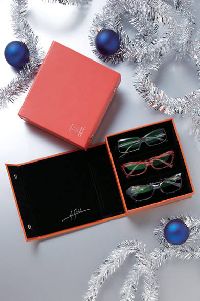 　「Luxury Xmas for men」　<strong>Alain Mikli</strong> アイウエアケース各2万5200円、アイウエア参考商品（阪急MEN’S TOKYO 1階）