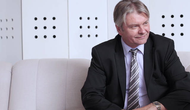 <strong>GIVENCHY｜ジバンシイ</strong>　ローラン・ノゲーラ氏も、「チーム全体として革新的な物を生み出すという指針が明確にあり、つねに見たことのないものやあたらしいものにチャレンジします」と語った。