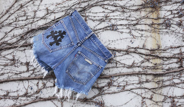 <strong>CHROME HEARTS｜クロムハーツ</strong>　デニムショートパンツ12万6000円