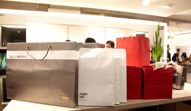 <strong>第4回「リビング ウェルネス イン ラグジュアリー」ランチ・パーティー</strong>　豪華賞品が大盤振る舞いされた。