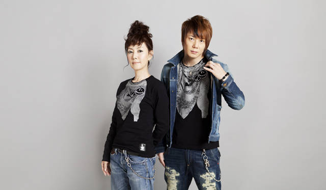 <strong>BGブランドから新作登場！　戸田恵子×植木 豪インタビュー</strong><br />戸田　「一枚で着てももちろんいいんですけど、シャツやアウターをレイヤードすることで活きる、よりコーディネイトで遊べるデザインに仕上がっていると思います。ジャケットの下に合わせて、さりげなくカジュアルダウンさせるのもいいですよね。無地だとつまらないけど、派手なものだと子どもっぽくなってしまう、そんなとき、シックな色味ながら、ほどよい華やかさも演出してくれるこのTシャツはお薦めです」