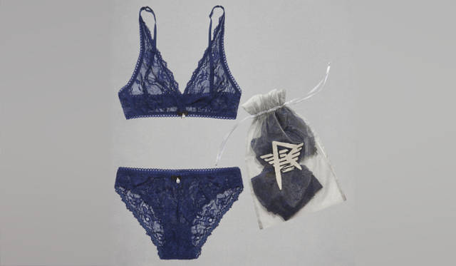 <strong>EMPORIO ARMANI UNDERWEAR│エンポリオ アルマーニ アンダーウエア</strong>　アルマーニ×リアーナのコラボレーション