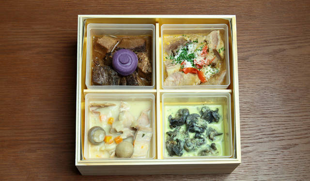 <strong>フレンチビストロ『en.terrible』の、おとなのおせち</strong>　「弐ノ重」