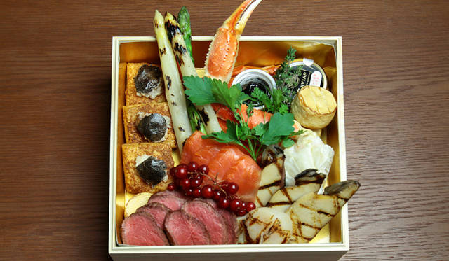 <strong>フレンチビストロ『en.terrible』の、おとなのおせち</strong>　「参ノ重」