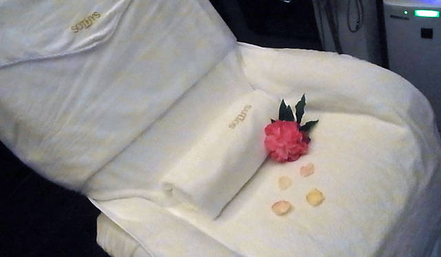 <strong>SAKURA｜第19回 久々の大阪！　ラグジュアリーホテル滞在記</strong>　ソティスのサロンはかなり贅たくなつくりで、メイクルームもゆったりつくられている。