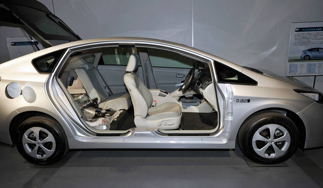 <strong>TOYOTA PRIUS PHV｜トヨタ プリウスPHV</strong>