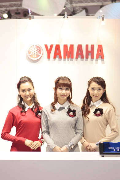 　かなえさん（左）、れいちぇるさん（中）、花井さん 　必殺技｜ウィンク、ヲタ芸、笑って手を叩く　ブランド｜オリジナル