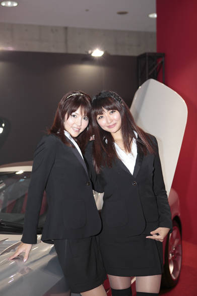 　なおさん（左）、りささん 　必殺技｜ウィンク、ニコっ