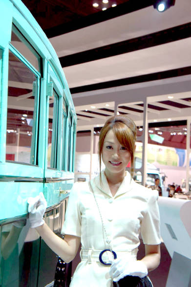 　 MINAEさん　必殺技｜関節が柔らかい　Photo by OPENERS