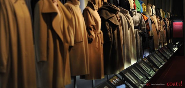 <strong>MaxMara｜マックスマーラ</strong>　展示会場には1950年代以降の数かずのコートが並べられた。