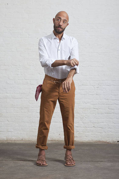 <strong>HOMECORE｜ホームコア</strong>　2012春夏コレクション　EVERYDAY PANTSを着用