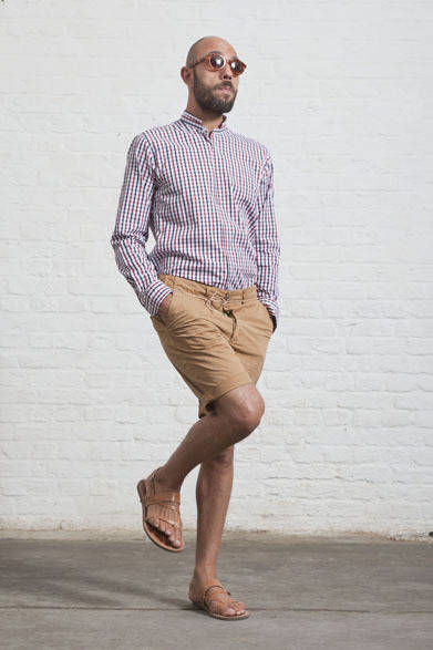 <strong>HOMECORE｜ホームコア</strong>　2012春夏コレクション　EVERYDAY SHORTSを着用　