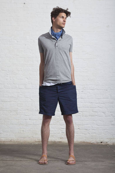 <strong>HOMECORE｜ホームコア</strong>　2012春夏コレクション　EVERYDAY SHORTSを着用