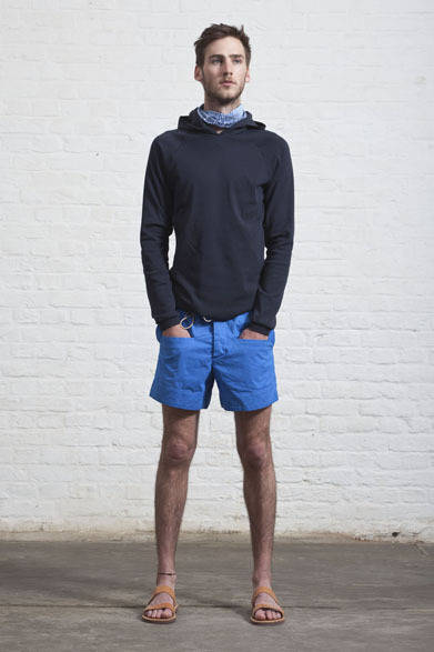 <strong>HOMECORE｜ホームコア</strong>　2012春夏コレクション　JERSEY CHWING GUMを着用