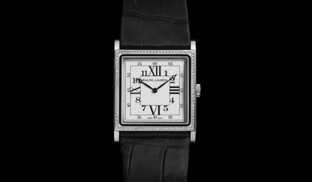 <strong>RALPH LAUREN│ラルフ ローレン</strong>　ベゼルには1連のブリリアントカットダイヤモンドがセッティングされ、腕時計の直線的なフォルムを強調する艶やかなブラックフレームがその輝きを強調する。Ralph Lauren スリム クラシック コレクション 「867 モデル」 価格未定