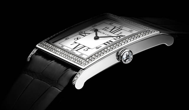 <strong>RALPH LAUREN│ラルフ ローレン</strong>　ラルフ ローレンのために特別に製造された、ピアジェ製の極薄（厚さ2.1ミリメートル）手巻きムーブメントを搭載。1粒のローズカットダイヤモンドがリュウズを飾る。 価格未定