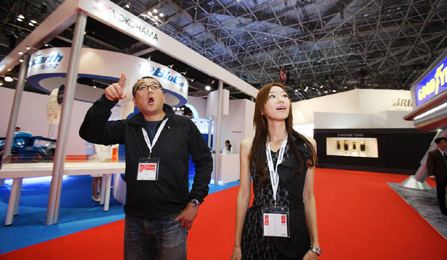 <strong>第42回東京モーターショー2011｜渡辺敏史と清水久美子がいく 部品ブースウォッチング</strong> 