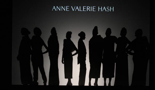 <strong>萩原輝美のファッション・デイズ｜アン・ヴァレリー・アッシュ来日インタビュー</strong>　杉野学園主催全国ファッションデザインコンテストでのアン・ヴァレリー・アッシュ ファッションショウのようす。