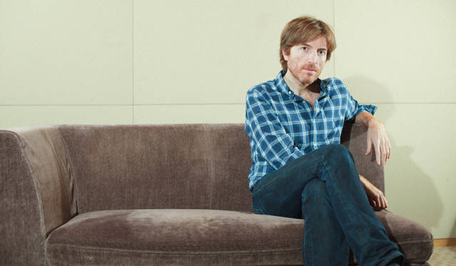 <strong>Cartier×AIR｜AIR ニコラ・ゴダン　来日インタビュー</strong>　「映像とのコラボレーションにかんしては、最初にカルティエからいろんな映像作家の作品を見せてもらい、そのなかで僕らが選んだのがWaverlyだった。作品を見た瞬間に心を掴まれた。彼らの作る映像に音楽をつけたいという欲求が湧きあがってきたんだ」（ニコラ・ゴダン）