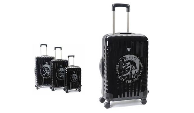 <strong>DIESEL｜ディーゼル</strong>　DIESEL×RONCATO TRAVEL LUGGAGE　価格｜6万5100円（Large）、5万8800円（Medium）、4万4100円（Small）