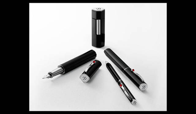 <strong>BARNEYS NEW YORK｜バーニーズ　ニューヨーク</strong>　カール・ラガーフェルド×エス・テー・デュポン「Mon Dupont」　「モン・デュポン シック」ブラック＆パラジウム（奥）ライター4万9350円、（手前左）万年筆6万1950円、（中央）ボールペン3万9900円、（右）ローラーボールペン4万6200円