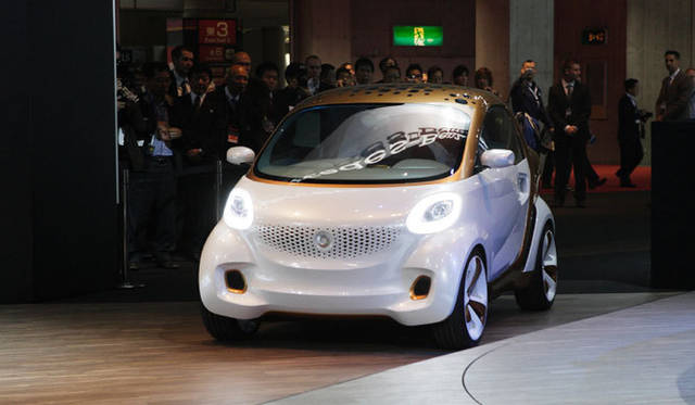 <strong>東京モーターショー2011に未来はあったか？ (前篇)</strong>　スマート フォー ヴィジョン EV コンセプト