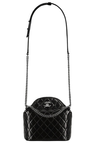 <strong>CHANEL│シャネル</strong>　12月31日 大晦日　©CHANEL<br />ショルダーバッグ[20.5x20.5x8.5cm]　26万1450円