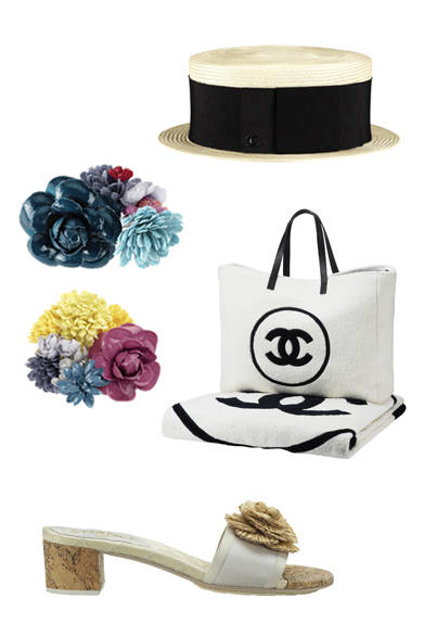 <strong>CHANEL│シャネル</strong>　Vacances！　©CHANEL<br />華やかなパーティも楽しみだが、ホリデイシーズンといえば、そう、バカンス！　凍てつく冬の寒さを忘れ、最新クルーズコレクションアイテムとともに太陽の輝きを求め、いざ、南へ！