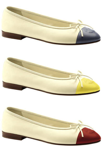 <strong>CHANEL│シャネル</strong>　12月31日 大晦日　©CHANEL<br />バレエシューズ　各6万3000円