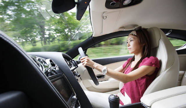 <strong>BENTLEY｜ベントレー　最新サルーン&クーペにOPENERSブロガー清水久美子が試乗！</strong>　コンチネンタル GT