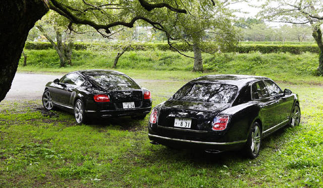 <strong>BENTLEY｜ベントレー　最新サルーン&クーペにOPENERSブロガー清水久美子が試乗！</strong>　写真左／コンチネンタル GT、写真右／ミュルザンヌ