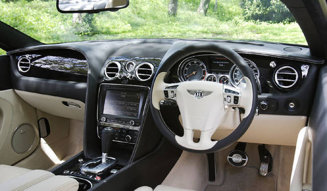 <strong>BENTLEY｜ベントレー　最新サルーン&クーペにOPENERSブロガー清水久美子が試乗！</strong>