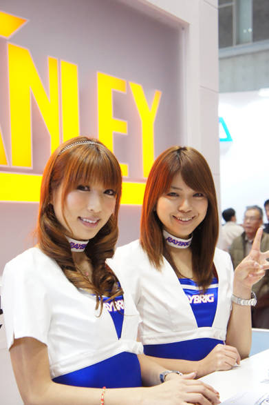 　 みゆさん（左）、由梨香さん 　必殺技｜ゲーム、鉄道写真　Photo by OPENERS