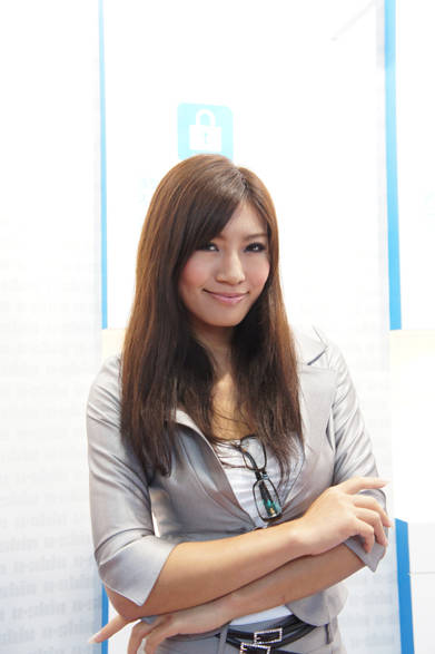  　さーちゃん 必殺技｜散歩　　Photo by OPENERS