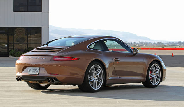 <strong>ポルシェ 911をつくる男たち─開発者ブリーフインタビュー</strong>