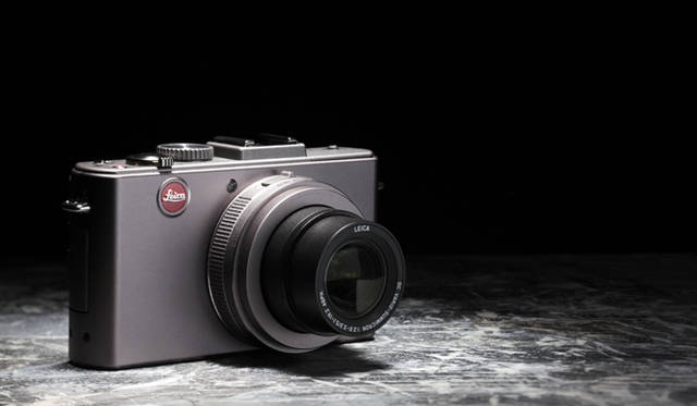 <strong>Leica X1 ／ Leica D-LUX 5 TITANIUM　ブランド哲学が詰まった、ふたつのコンパクト</strong>