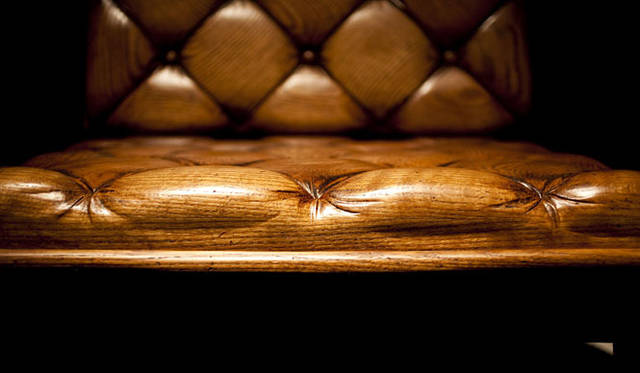 <strong>OGATA｜オガタ</strong>　｢WOODEN CUSHION SOFA（ウッドゥン クッション ソファ）｣