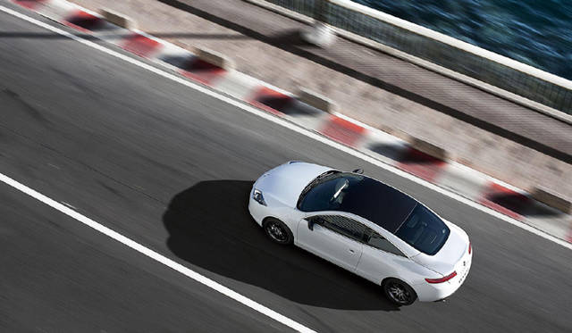 <strong>RENAULT LAGUNA COUPE｜ルノー ラグナ・クーペ</strong>