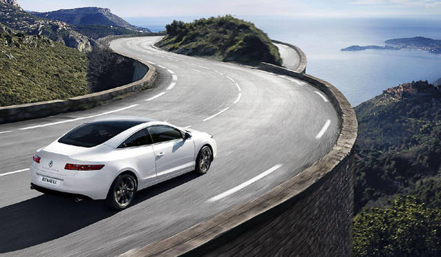 <strong>RENAULT LAGUNA COUPE｜ルノー ラグナ・クーペ</strong>