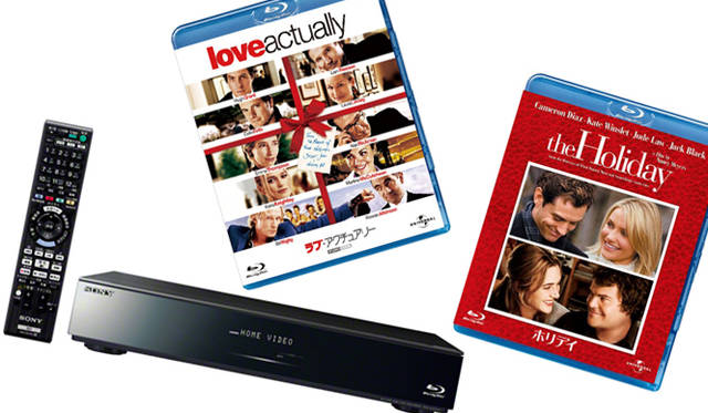 　List 03：プロダクツ<br /><br /><strong>ロマンティックな演出をお忘れなく！</strong><br />“If you look for it, I’ve got a sneaky feeling you’ll find that love actually is all around.”──冒頭、ヒュー・グラント演じる主人公・デイヴィッドの語りが印象的な2004年公開の映画『ラブ・アクチュアリー』。クリスマスのロンドンを舞台に描いた、19人の男女のラブストーリー。そんなクリスマスにぴったりのストーリーを添えてロマンティックを演出しつつ、ギフトのメインとなるのは超実用的なブルーレイディスク／DVDレコーダー。これなら夢見る気持ちを壊すことなく、確実に役立つ、ハズレなしのアイテムを贈ることができる！　おなじくクリスマスを舞台にした心あたたまるロマンティック・コメディ『ホリデイ』（07年）もお薦め。　（藤田 繭）<br /><br />ブルーレイディスク/DVDレコーダー　※オープン価格（ソニー／買い物相談窓口　 0120-777-886）、ブルーレイDVDディスク『Love Actually　ラブ・アクチュアリー 』『The Holiday　ホリデイ』　各1980円（ジェネオン・ユニバーサル・エンターテイメントお客様センター　Tel. 03-3513-441）
