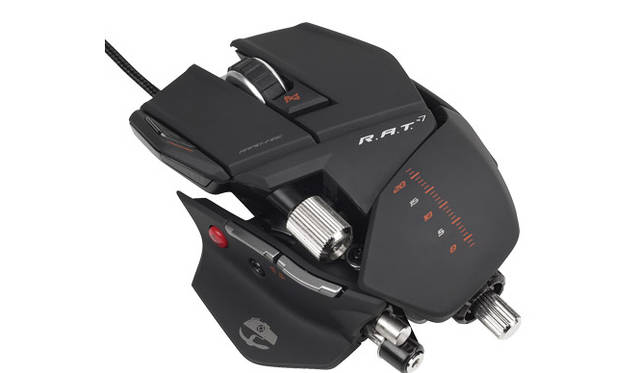 <strong>特集｜OPENERSエディターズの個人的ウィッシュリスト</strong>　List 03：プロダクツ<br /><br /><strong>オトコの子を熱くする。パーツを組みかえて変形するマウス</strong><br />パソコンで競技的にゲームをする層をねらって発売されるマウスは、凡百のマウスとはまったく次元がちがう。それこそ、現代のスーパーカーと20年前の軽自動車くらいのあきらかな差がある。そんなゲームプレイヤーむけマウスのなかでも、ただならぬ存在感をはなつのがこの「Cybord R.A.T. 7」。マウスに内蔵された小型六角レンチと付属するオプションパーツの選択で、サイズ、手触り、角度、重量を好みに変更できる。さらにトランスフォーマーみたいな見た目、裏面まで徹底された質のよさ、いたれりつくせりの付属ソフト……これをゲームプレイヤーだけの特権にしておくなんてもったいない！　（鈴木文彦）<br /><br />Cyborg R.A.T. 7 Gaming Mouse　9980円（Tel. 0570‐00‐2289）