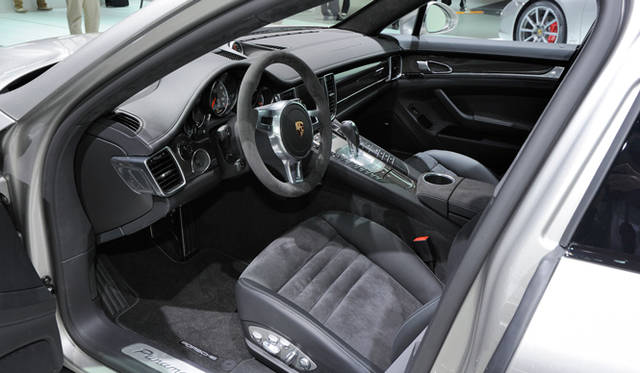 <strong>ポルシェ代表取締役 ヴォルフガング・ハッツ氏 インタビュー─妥協なきニューモデルを語る</strong>