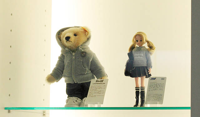 <strong>LOOPWHEELER｜ループウィラー</strong>　ファッションブランドだけでなく、キャラクターともコラボレーションをおこなっている。