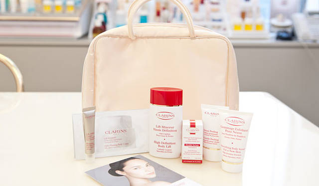 　「OPENERS×クラランス美容講習会」　この日使用したフェイス＆ボディケアアイテムがセットされた「クラランス講習会参加記念ギフト」